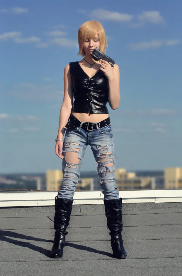 Aya Brea (Parasite Eve) Cosplay Gallery (Lady Shizuka)
